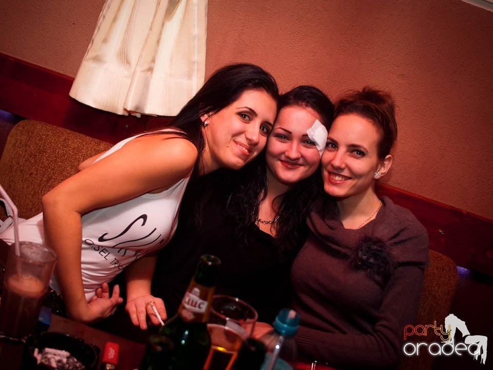 Party în Chanson Café,