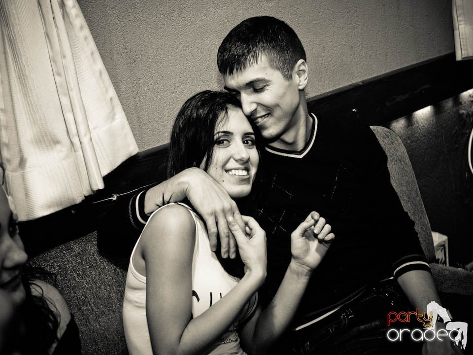 Party în Chanson Café,