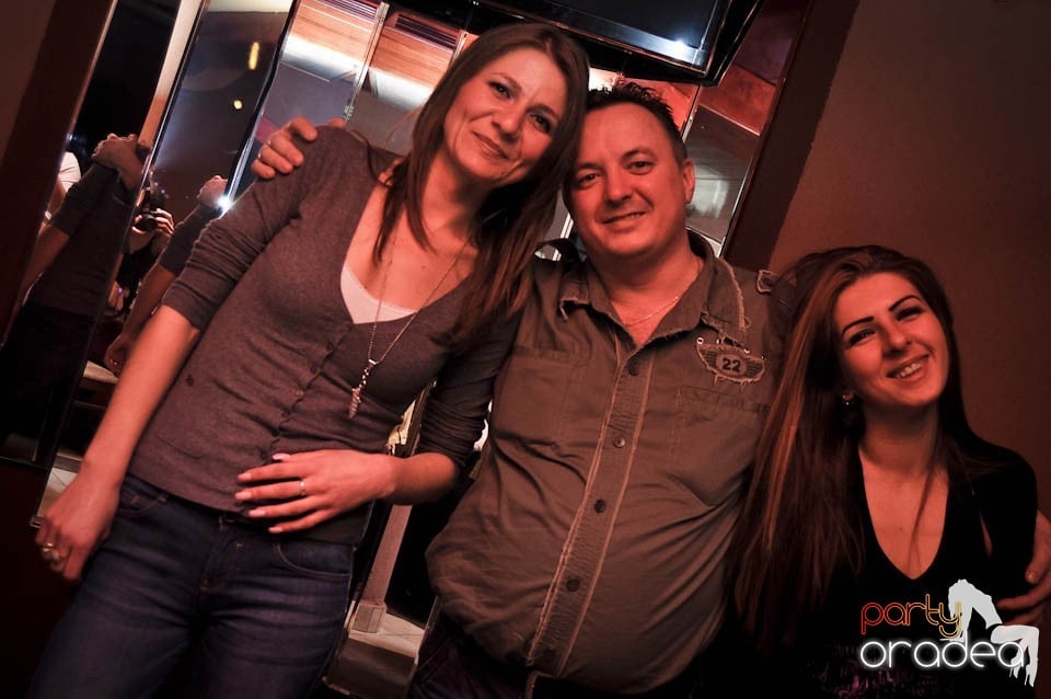 Party în Chanson Café,