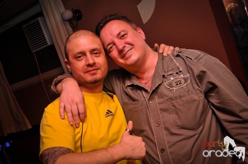 Party în Chanson Café,