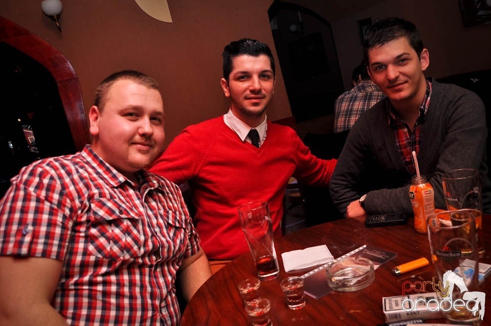Party în Chanson Café,