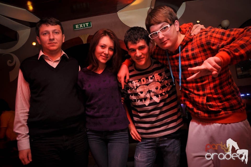 Party în Chanson Café,