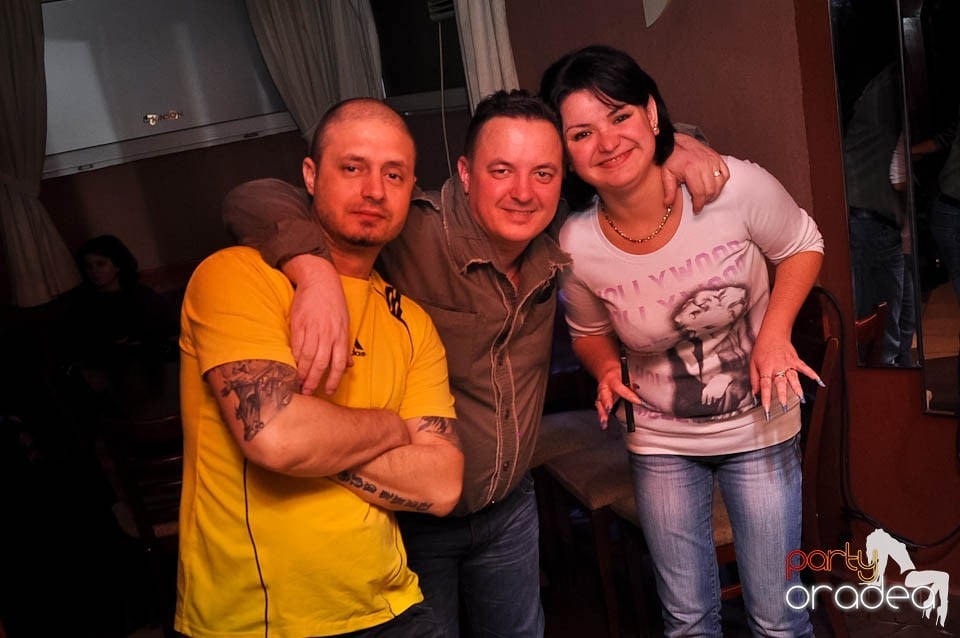 Party în Chanson Café,
