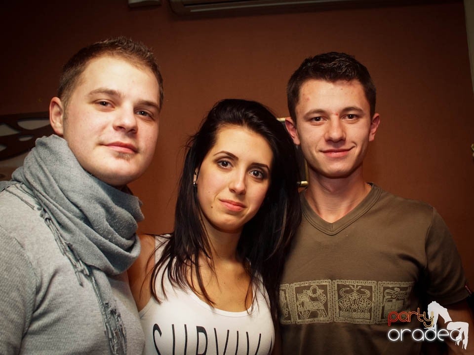 Party în Chanson Café,