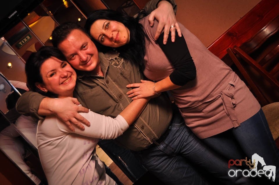 Party în Chanson Café,