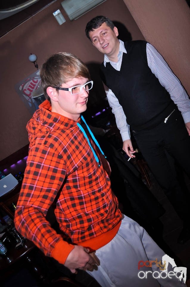 Party în Chanson Café,