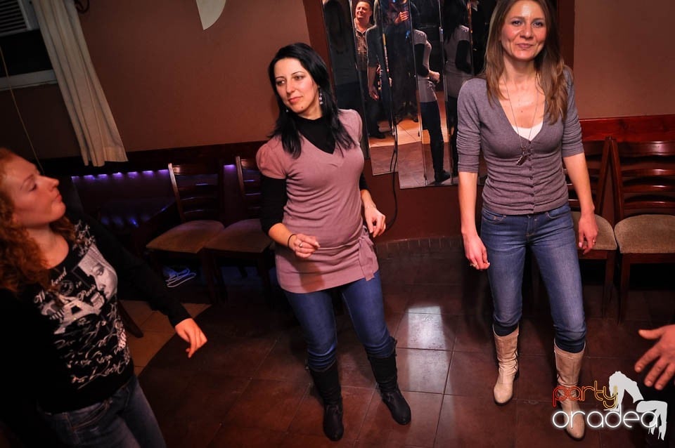 Party în Chanson Café,