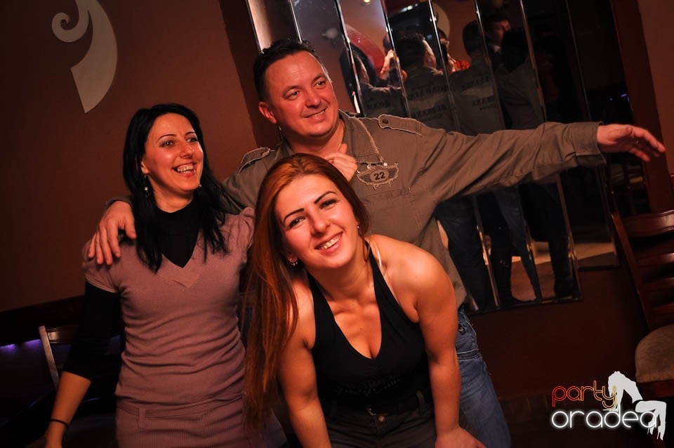 Party în Chanson Café,
