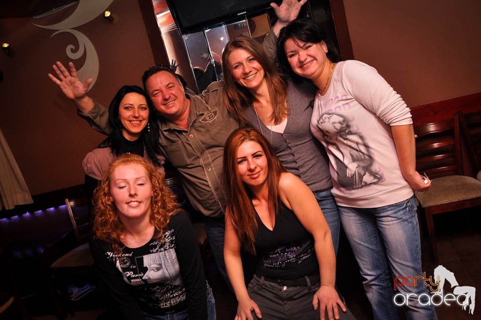 Party în Chanson Café,