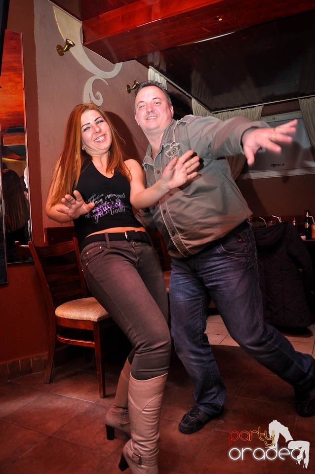 Party în Chanson Café,