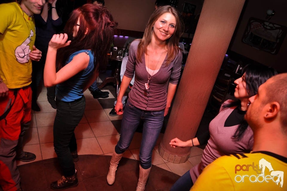Party în Chanson Café,