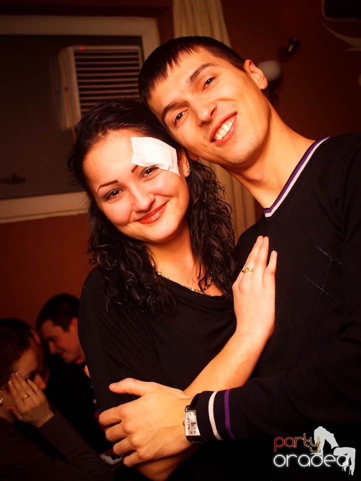 Party în Chanson Café,