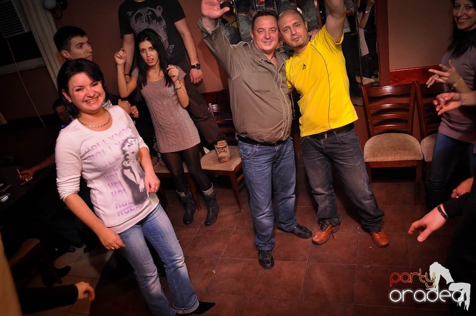 Party în Chanson Café,