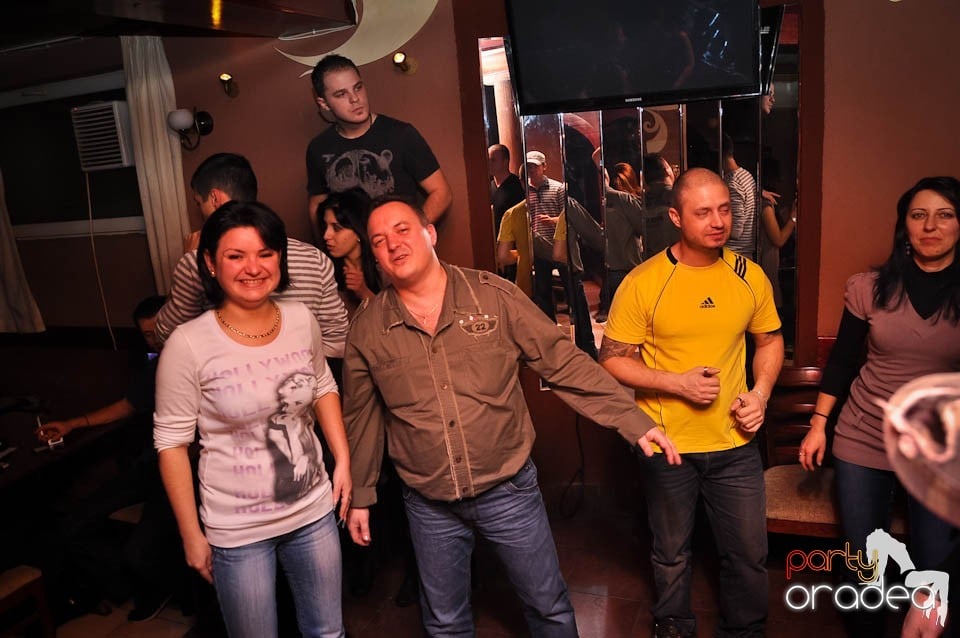 Party în Chanson Café,