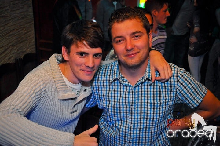 Party în Club Downtown, 
