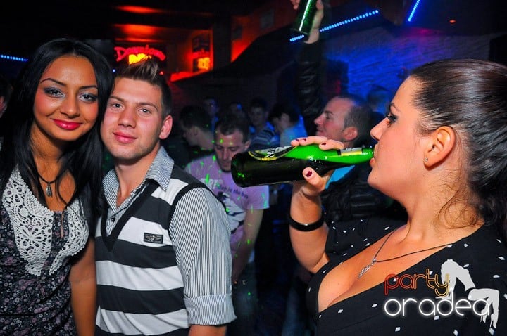 Party în Club Downtown, 