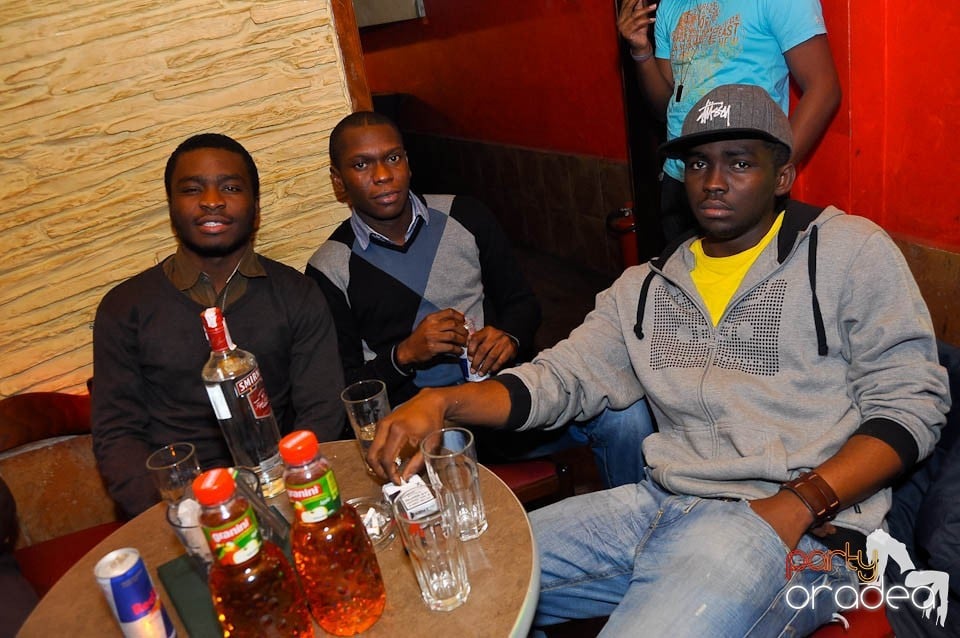 Party în Club Downtown, 