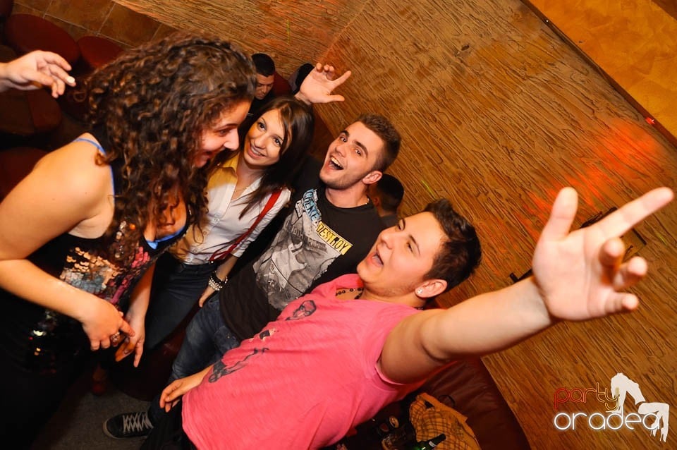 Party în Club Downtown, 