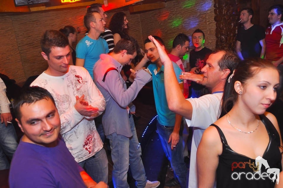 Party în Club Downtown, 