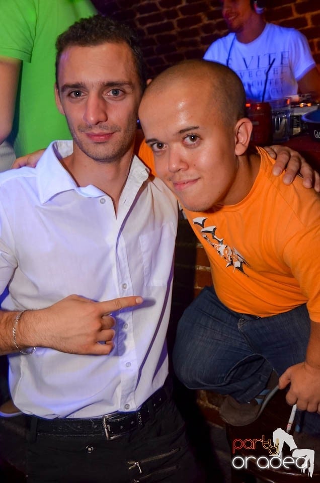 Party în Club Escape, sâmbătă noaptea,
