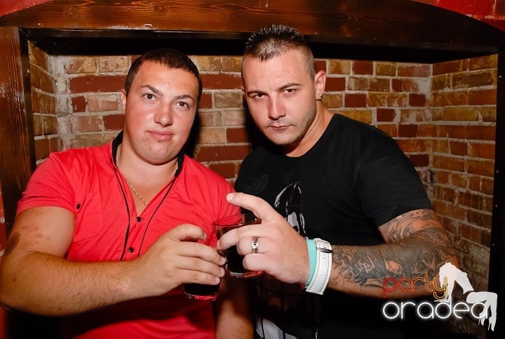 Party în Club Escape, 