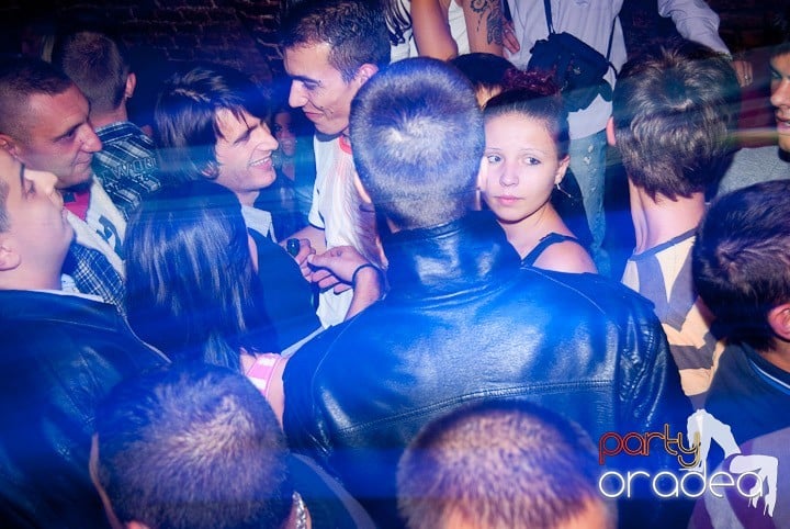 Party în Escape sâmbătă seara, 