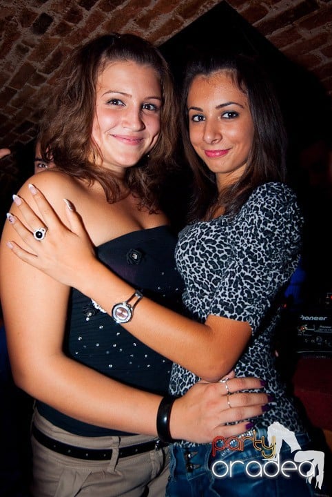 Party în Escape sâmbătă seara, 
