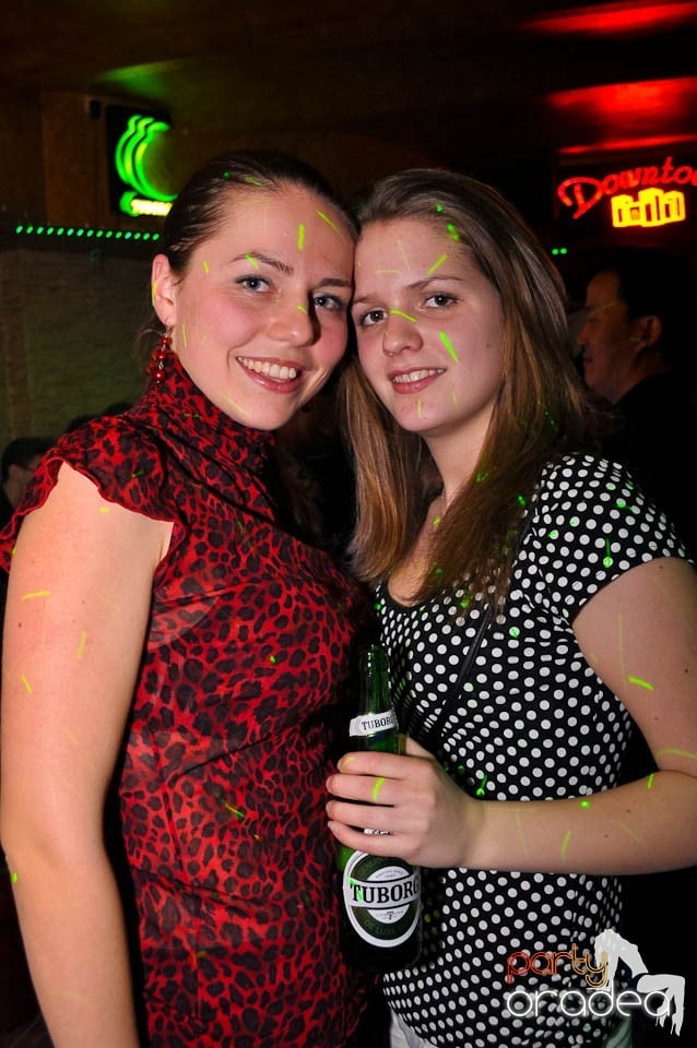Party time în Downtown, 