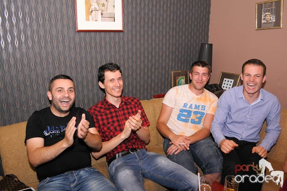 Party weekend în Chanson Café, 