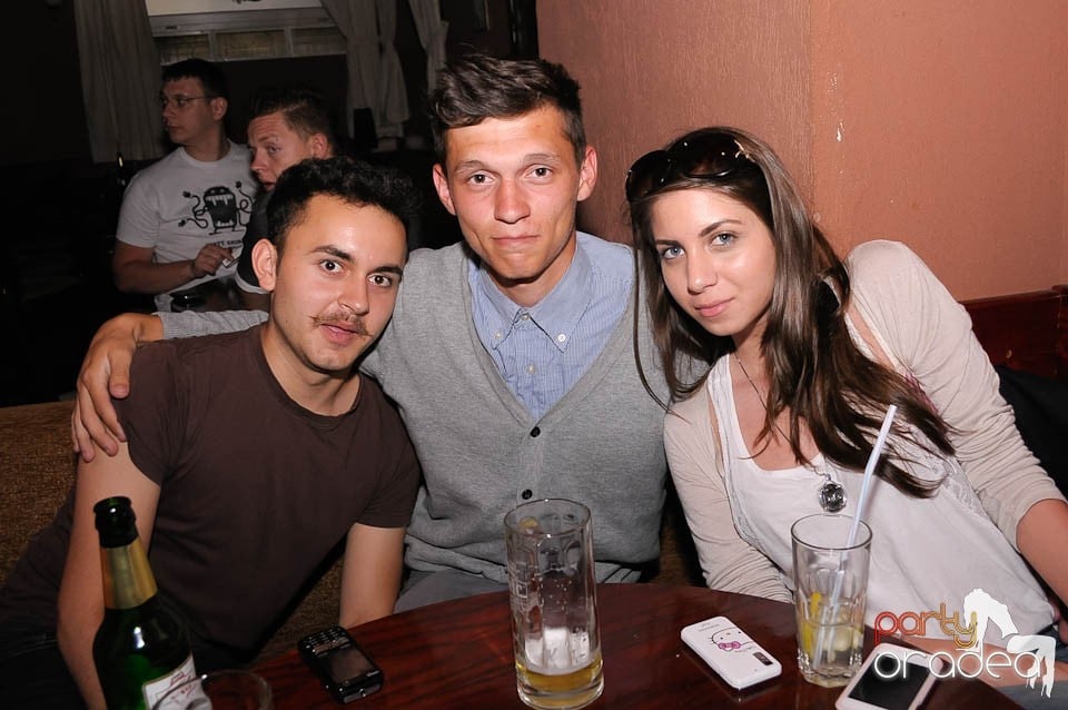 Party weekend în Chanson Café, 