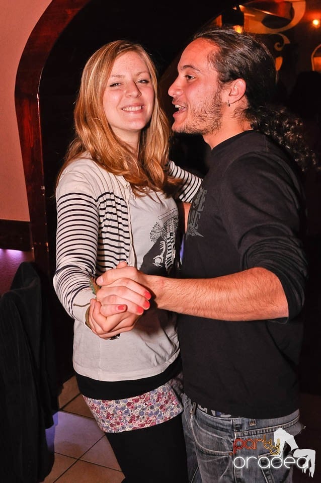 Party weekend în Chanson Café,