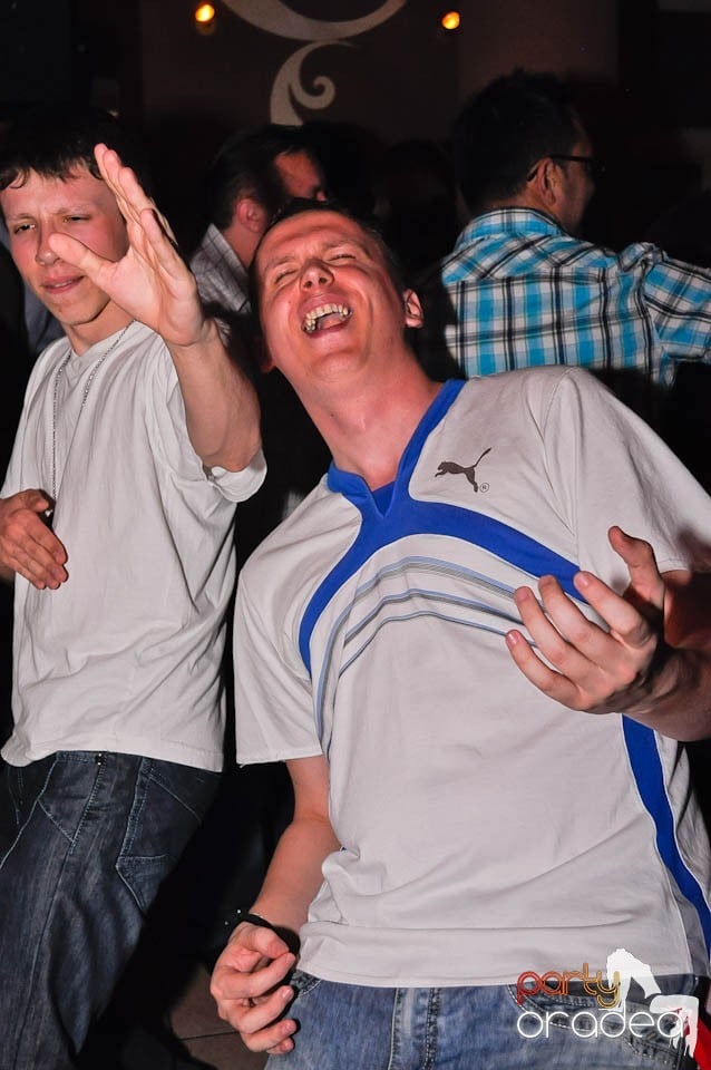 Party weekend în Chanson Café,