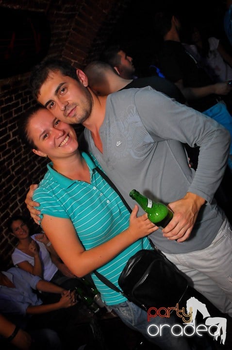 Petrecea de miercuri seara în Club Escape, 