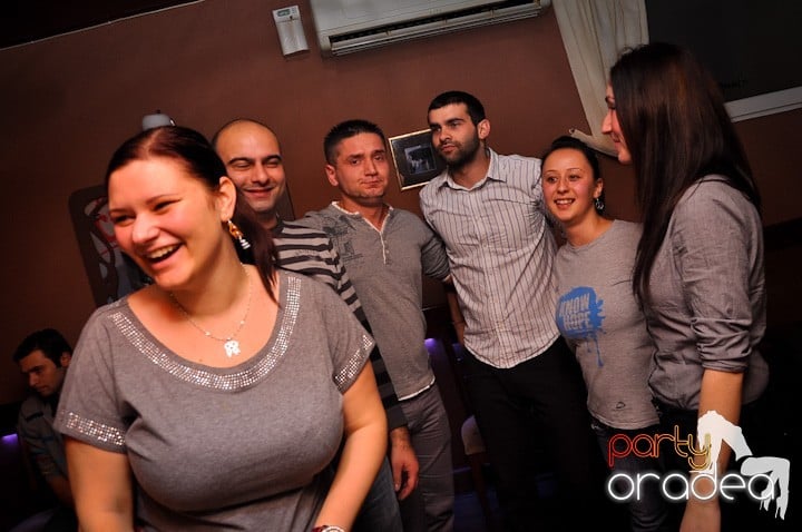Petrecem în continuare în Chanson,