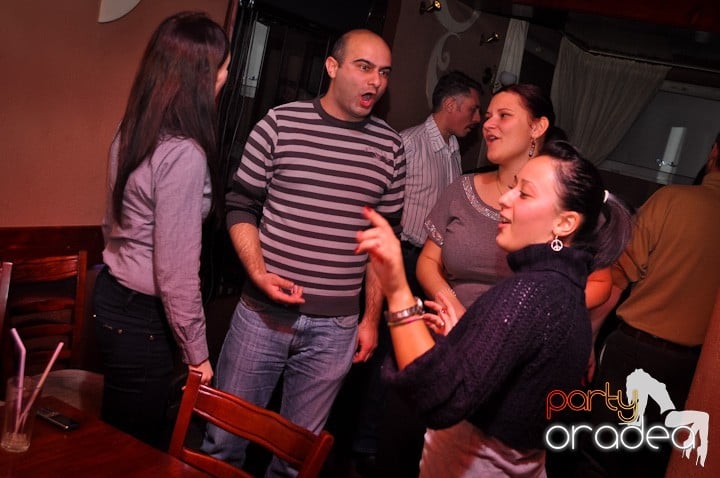 Petrecem în continuare în Chanson,