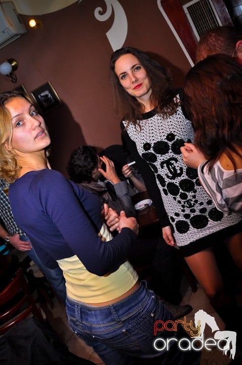 Petrecem în continuare în Chanson,