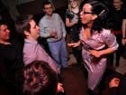 Petrecem în continuare în Chanson