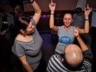 Petrecem în continuare în Chanson