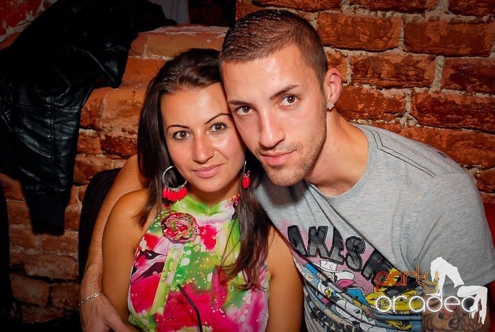 Petrecere cu ring de dans plin la Escape, 