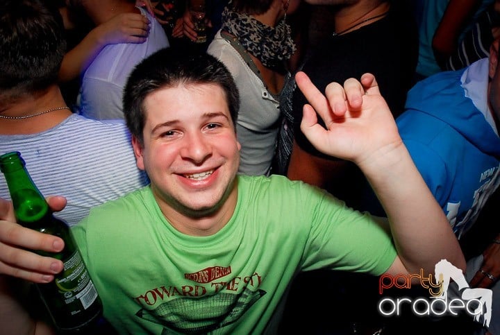 Petrecere cu ring de dans plin la Escape, 