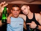 Petrecere de sfârşit de săptămână în Seven