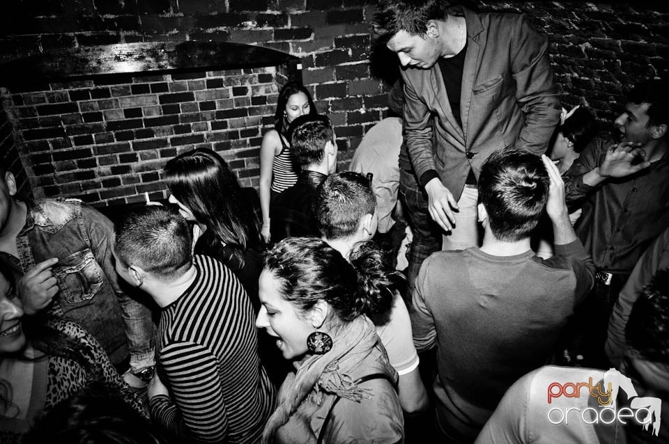 Petrecere în Club Escape,