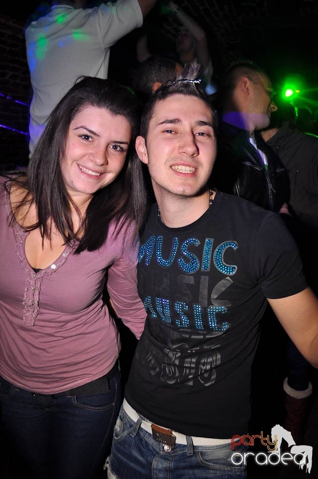 Petrecere în Club Escape,