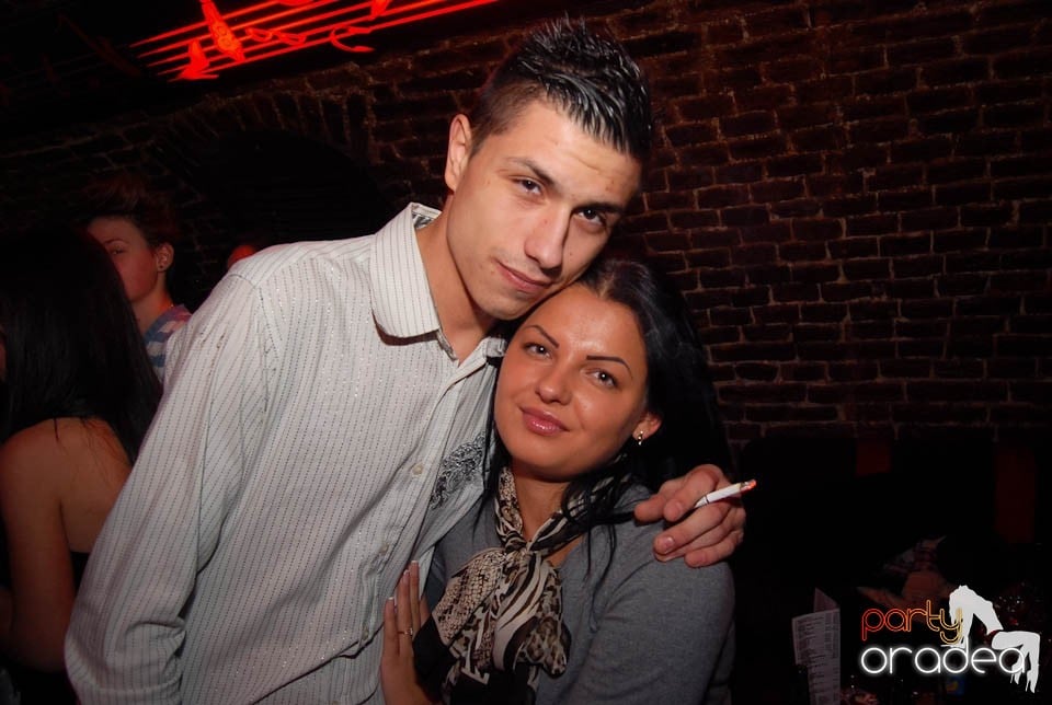Petrecere în Club Escape,