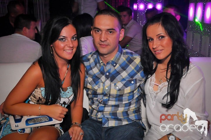 Petrecere în Club Life, 