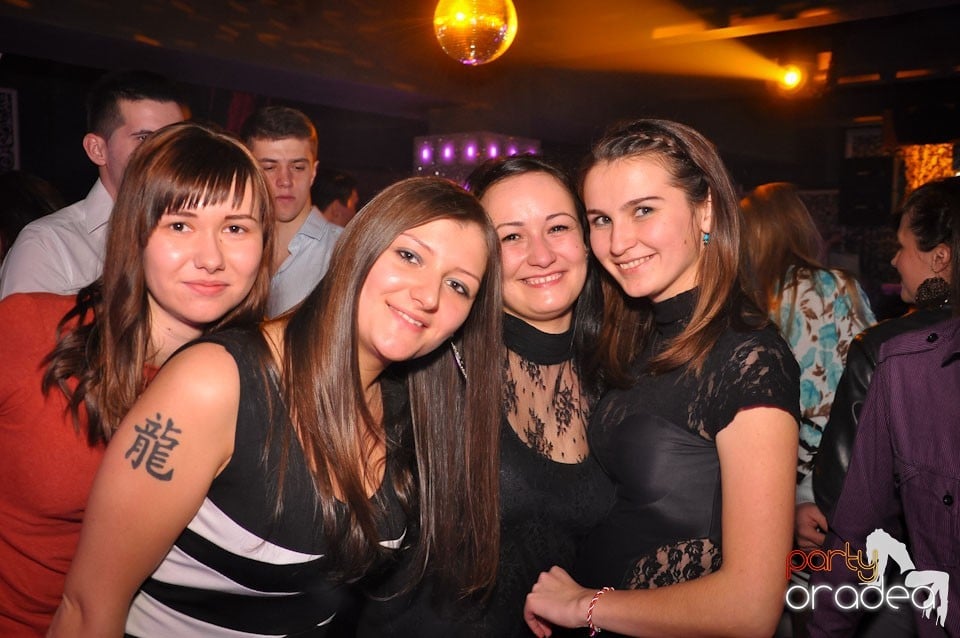 Petrecere în Club Life, 