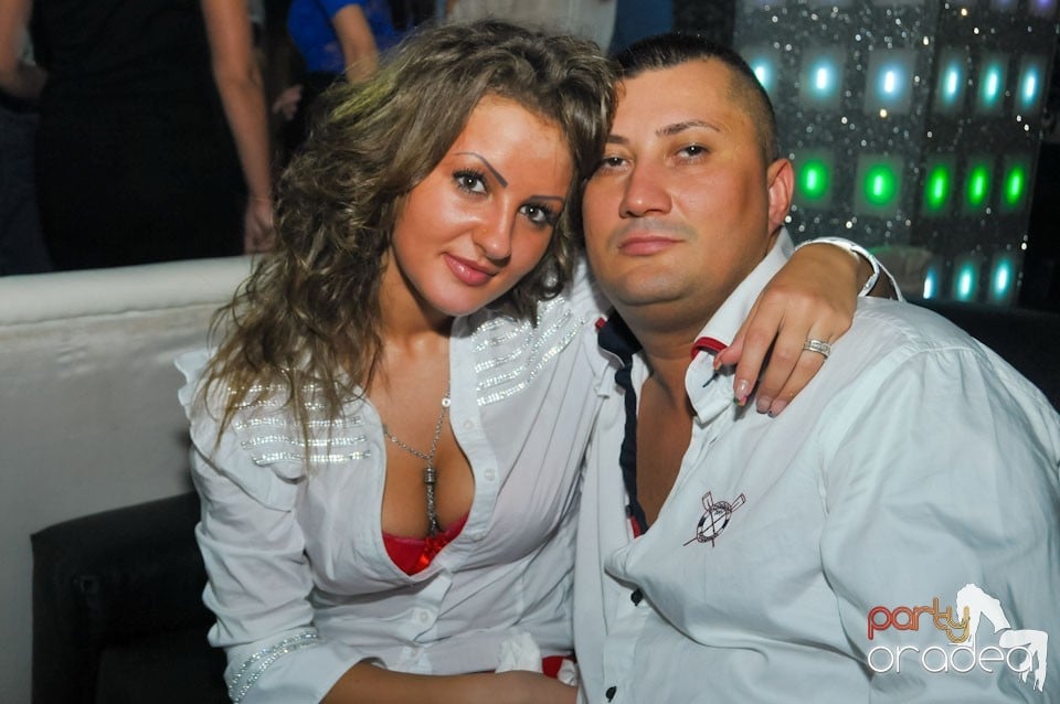 Petrecere în Club Life, 