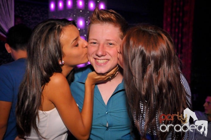 Petrecere în Club Life, 