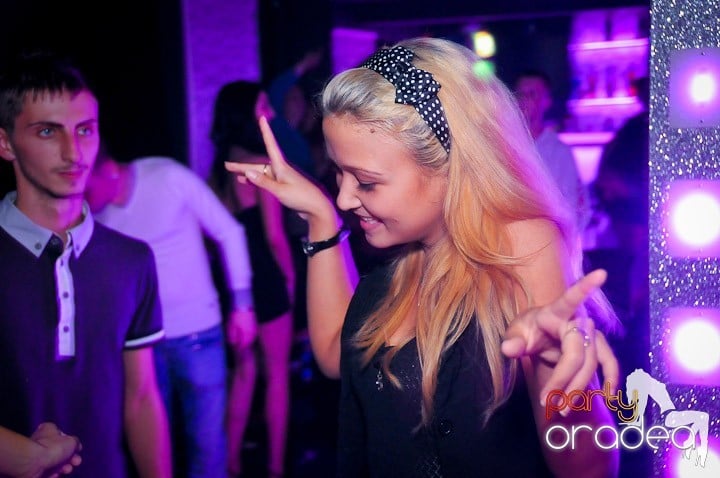 Petrecere în Club Life, 