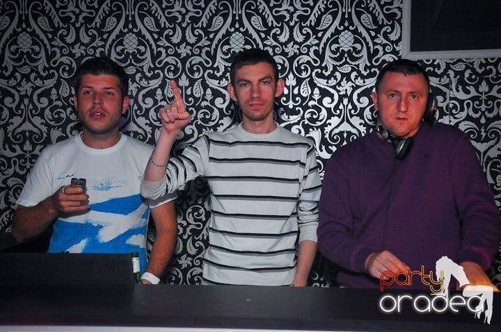 Petrecere în Club Life, 